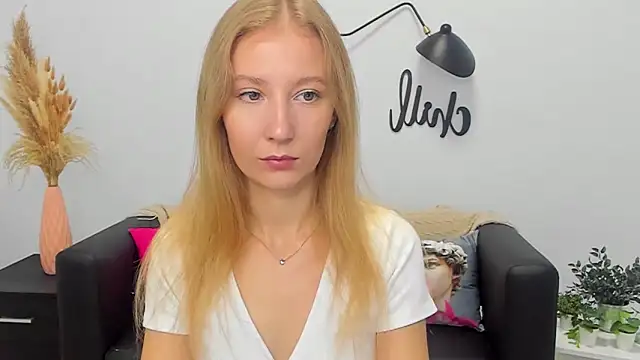 Snapshot of LolaWilsons chatting on September 19, 2025, 6:17 am LolaWilsons online show from September 19, 2025, 6:17 am