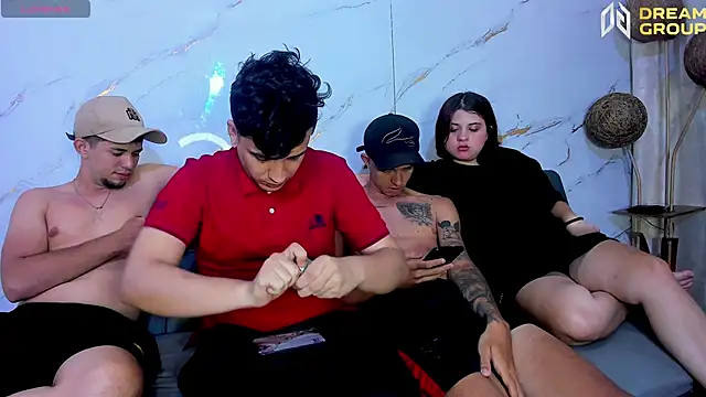 Snapshot of SlimLoves chatting on November 30, 2025, 7:47 pm SlimLoves online show from November 30, 2025, 7:47 pm