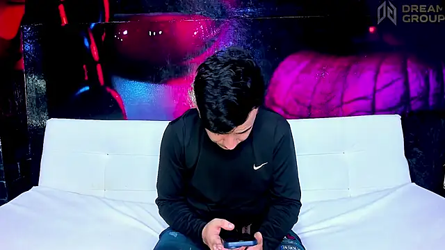 Snapshot of SlimLoves chatting on November 5, 2025, 9:51 pm SlimLoves online show from November 5, 2025, 9:51 pm