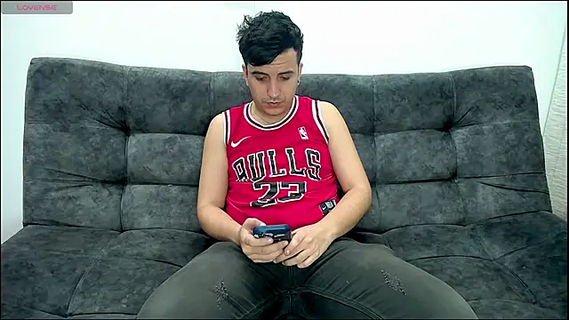 Snapshot of SlimLoves chatting on November 10, 2025, 11:32 pm SlimLoves online show from November 10, 2025, 11:32 pm