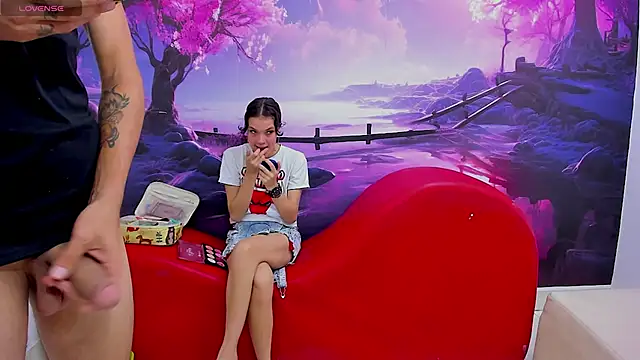 Snapshot of SlimLoves chatting on February 8, 2025, 3:52 am SlimLoves online show from February 8, 2025, 3:52 am