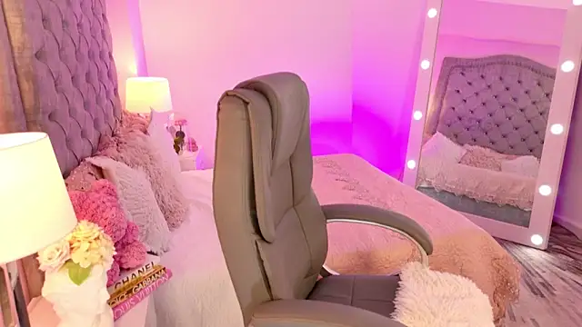 AshleyFerrer online show from September 13, 2025, 2:06 pm