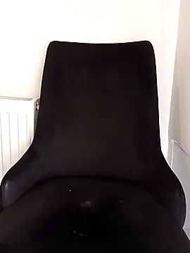 khaaleesiii online show from April 8, 2026, 8:38 am