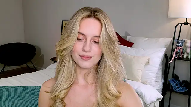 RozzitaBedberry online show from October 5, 2025, 12:07 pm