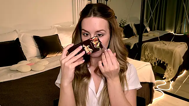 RozzitaBedberry online show from April 7, 2026, 1:24 pm