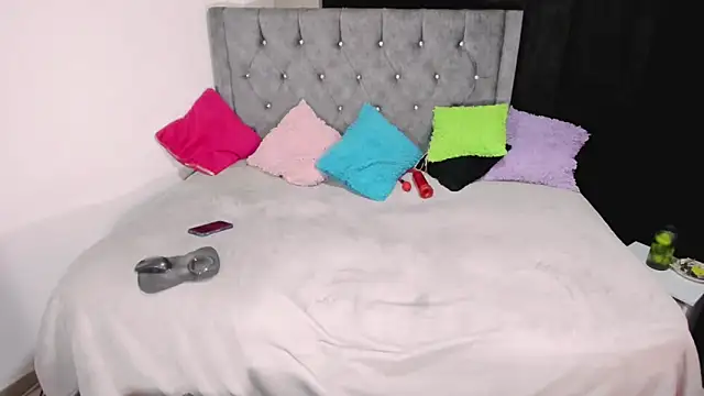 valenthottie online show from March 23, 2025, 2:48 am