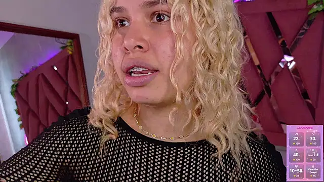 Snapshot of Haelycute chatting on November 26, 2025, 11:43 am Haelycute online show from November 26, 2025, 11:43 am