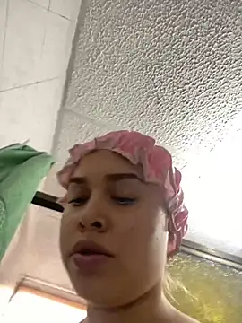 Snapshot of Haelycute chatting on October 22, 2025, 7:35 pm Haelycute online show from October 22, 2025, 7:35 pm