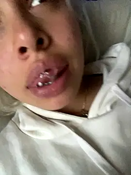 Snapshot of Haelycute chatting on September 12, 2025, 10:42 pm Haelycute online show from September 12, 2025, 10:42 pm