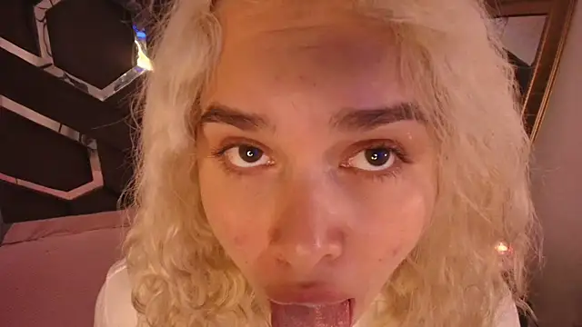 Snapshot of Haelycute chatting on October 5, 2025, 12:51 pm Haelycute online show from October 5, 2025, 12:51 pm