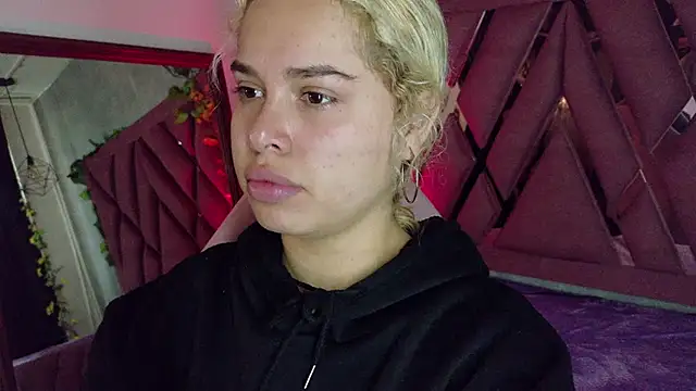 Snapshot of Haelycute chatting on February 11, 2026, 12:16 pm Haelycute online show from February 11, 2026, 12:16 pm