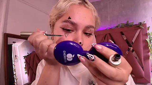 Snapshot of Haelycute chatting on October 6, 2025, 1:01 pm Haelycute online show from October 6, 2025, 1:01 pm