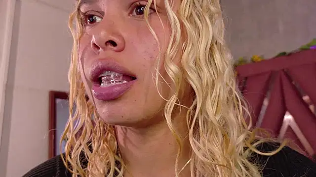 Snapshot of Haelycute chatting on December 17, 2025, 11:37 am Haelycute online show from December 17, 2025, 11:37 am