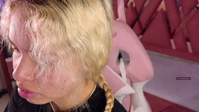 Snapshot of Haelycute chatting on December 3, 2025, 11:20 am Haelycute online show from December 3, 2025, 11:20 am