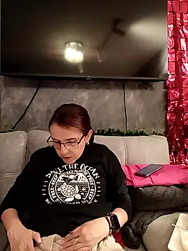 Snapshot of IsisBlake chatting on January 5, 2026, 8:34 pm IsisBlake online show from January 5, 2026, 8:34 pm