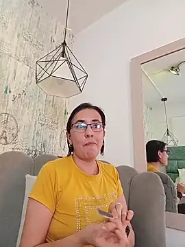 Snapshot of IsisBlake chatting on February 3, 2026, 6:40 am IsisBlake online show from February 3, 2026, 6:40 am