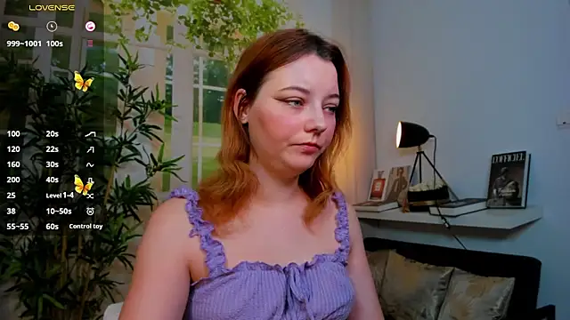 Snapshot of pretty_little_thing chatting on November 25, 2025, 4:40 pm pretty little thing online show from November 25, 2025, 4:40 pm