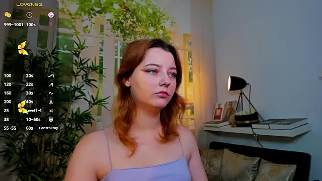 Snapshot of pretty_little_thing chatting on November 28, 2025, 3:45 pm pretty little thing online show from November 28, 2025, 3:45 pm