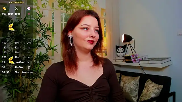 Snapshot of pretty_little_thing chatting on December 15, 2025, 5:19 pm pretty little thing online show from December 15, 2025, 5:19 pm