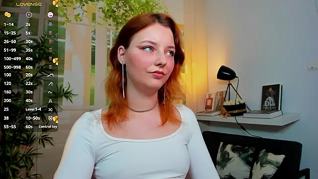 Snapshot of pretty_little_thing chatting on October 23, 2025, 5:33 pm pretty little thing online show from October 23, 2025, 5:33 pm