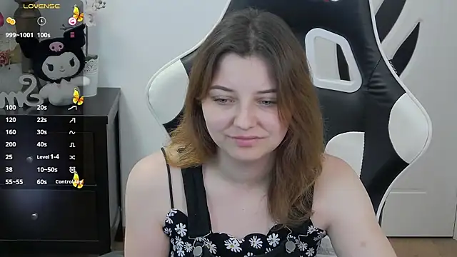 pretty little thing online show from May 27, 2026, 4:03 pm