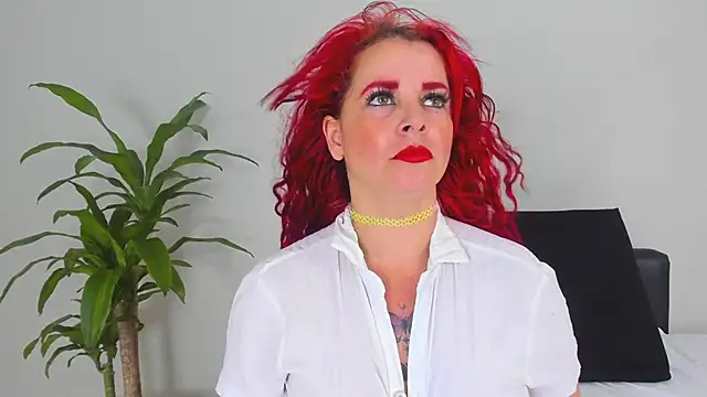 Snapshot of HannaBrave chatting on December 18, 2025, 7:29 pm HannaBrave online show from December 18, 2025, 7:29 pm