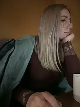 Snapshot of Crazy-Rosa chatting on February 7, 2025, 4:14 pm Crazy-Rosa online show from February 7, 2025, 4:14 pm