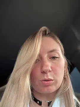 Snapshot of Crazy-Rosa chatting on March 7, 2025, 11:40 am Crazy-Rosa online show from March 7, 2025, 11:40 am