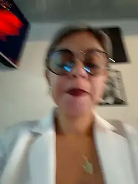 Snapshot of Cata_Office-12 chatting on February 7, 2025, 12:42 am Cata Office-12 online show from February 7, 2025, 12:42 am
