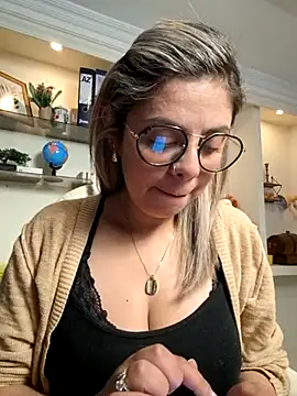 Snapshot of Cata_Office-12 chatting on March 11, 2025, 7:36 pm Cata Office-12 online show from March 11, 2025, 7:36 pm