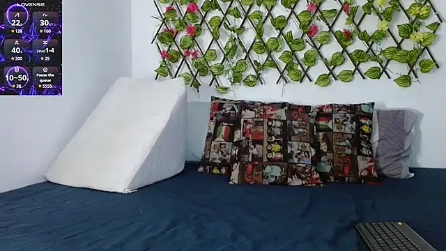 Snapshot of ValeryThunder chatting on November 26, 2025, 10:37 am ValeryThunder online show from November 26, 2025, 10:37 am