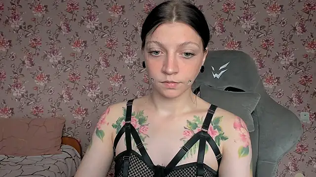 Snapshot of Lolly_Haze chatting on May 10, 2026, 3:43 am Lolly Haze online show from May 10, 2026, 3:43 am