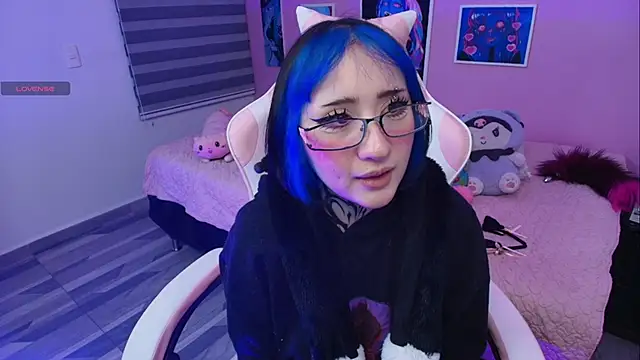 Snapshot of Miwa_violet chatting on April 21, 2026, 1:42 am Miwa violet online show from April 21, 2026, 1:42 am