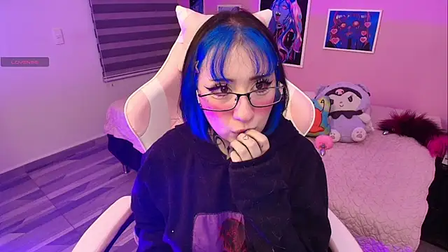 Snapshot of Miwa_violet chatting on April 20, 2026, 10:33 pm Miwa violet online show from April 20, 2026, 10:33 pm