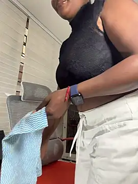 Snapshot of MAREIA_25 chatting on May 14, 2026, 4:48 pm MAREIA 25 online show from May 14, 2026, 4:48 pm