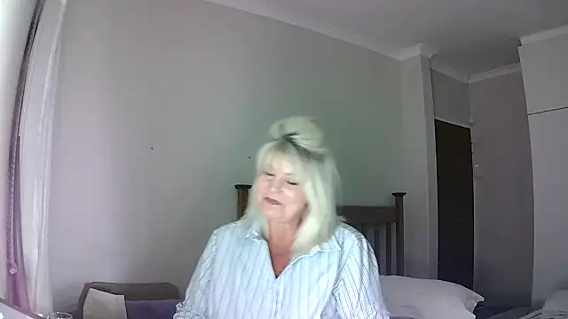 Snapshot of Miahotmilf chatting on December 28, 2024, 6:29 pm Miahotmilf online show from December 28, 2024, 6:29 pm