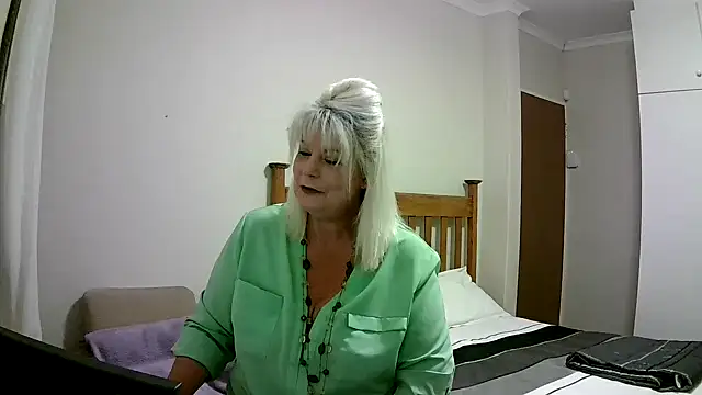 Snapshot of Miahotmilf chatting on January 1, 2025, 7:43 pm Miahotmilf online show from January 1, 2025, 7:43 pm