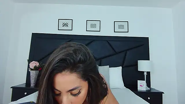 Snapshot of SophieCarther chatting on February 19, 2025, 12:44 pm SophieCarther online show from February 19, 2025, 12:44 pm