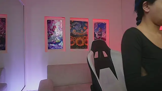 Snapshot of KayraOwen chatting on December 3, 2025, 12:37 pm KayraOwen online show from December 3, 2025, 12:37 pm