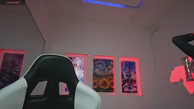 Snapshot of KayraOwen chatting on November 8, 2025, 11:36 am KayraOwen online show from November 8, 2025, 11:36 am