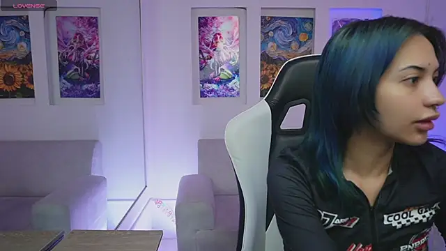 Snapshot of KayraOwen chatting on December 2, 2025, 12:18 pm KayraOwen online show from December 2, 2025, 12:18 pm