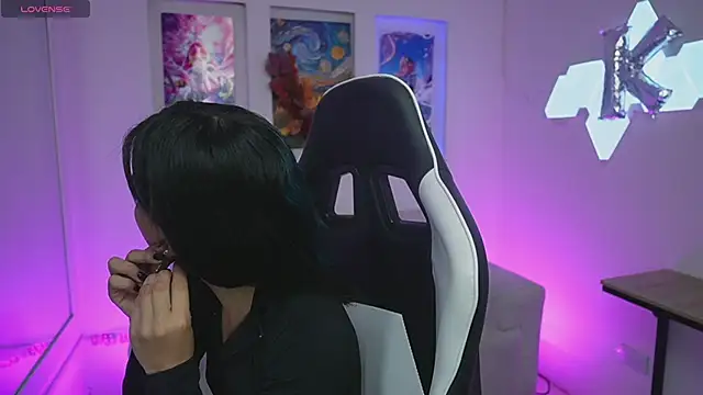 Snapshot of KayraOwen chatting on October 29, 2025, 11:42 am KayraOwen online show from October 29, 2025, 11:42 am