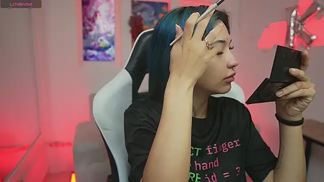 Snapshot of KayraOwen chatting on October 28, 2025, 11:53 am KayraOwen online show from October 28, 2025, 11:53 am