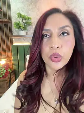 Snapshot of MonicaMoret chatting on June 26, 2026, 12:22 pm MonicaMoret online show from June 26, 2026, 12:22 pm