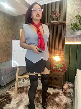 Snapshot of MonicaMoret chatting on July 10, 2026, 12:38 pm MonicaMoret online show from July 10, 2026, 12:38 pm
