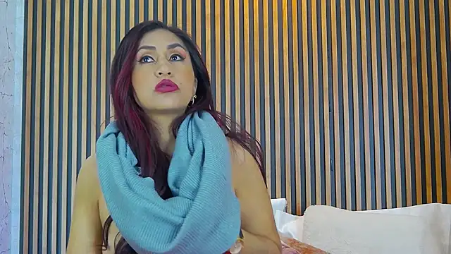 MonicaMoret online show from September 30, 2025, 12:22 pm