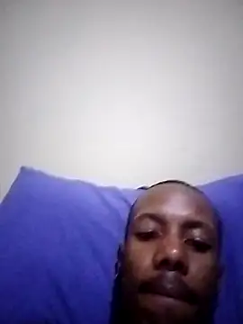 Snapshot of bobzerr chatting on November 14, 2025, 8:34 pm bobzerr online show from November 14, 2025, 8:34 pm