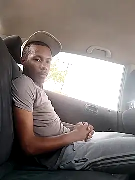 Snapshot of bobzerr chatting on February 13, 2026, 10:26 am bobzerr online show from February 13, 2026, 10:26 am