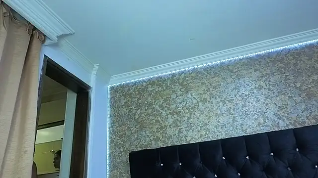 stella xue online show from November 8, 2025, 8:34 pm