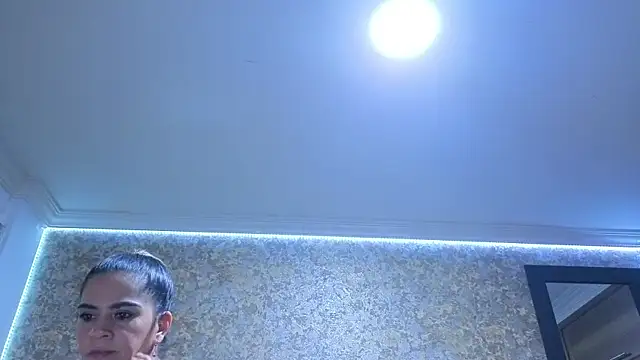 stella xue online show from November 28, 2025, 2:12 am